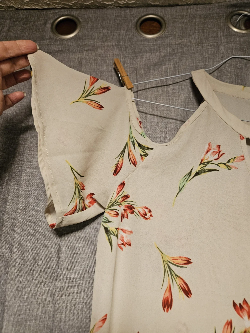🤑Sienna Sky Cream Cold-Shoulder Floral Blouse